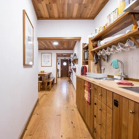 Castaway Hostel *