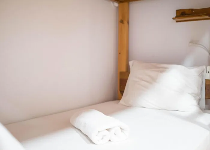 Castaway Albergue Baleal